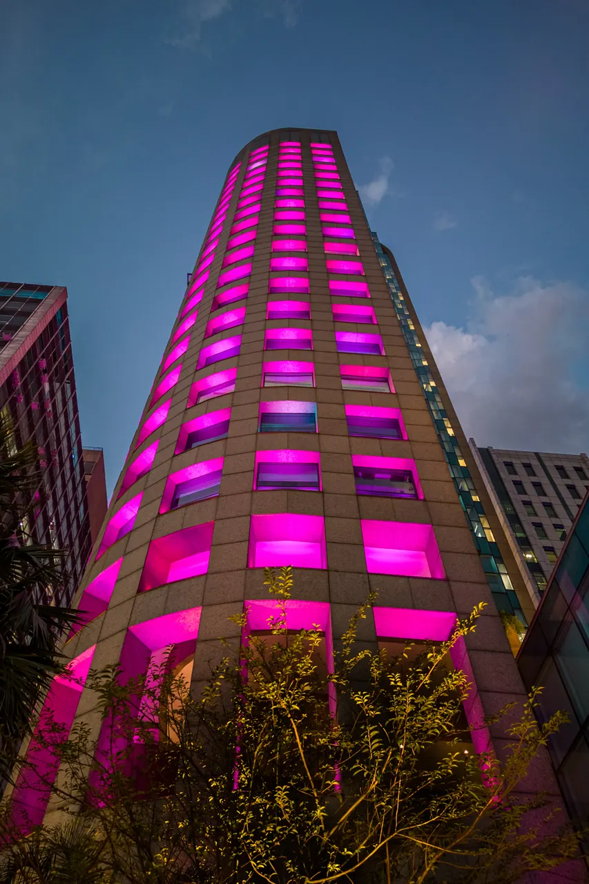 Ambiente corporativo com infraestrutura elétrica e automação da Picolin